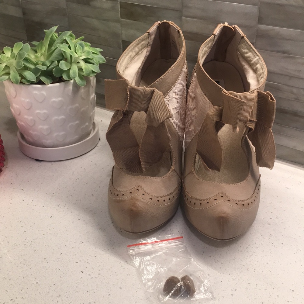 Beige & lace booties - Not Rated (brand)